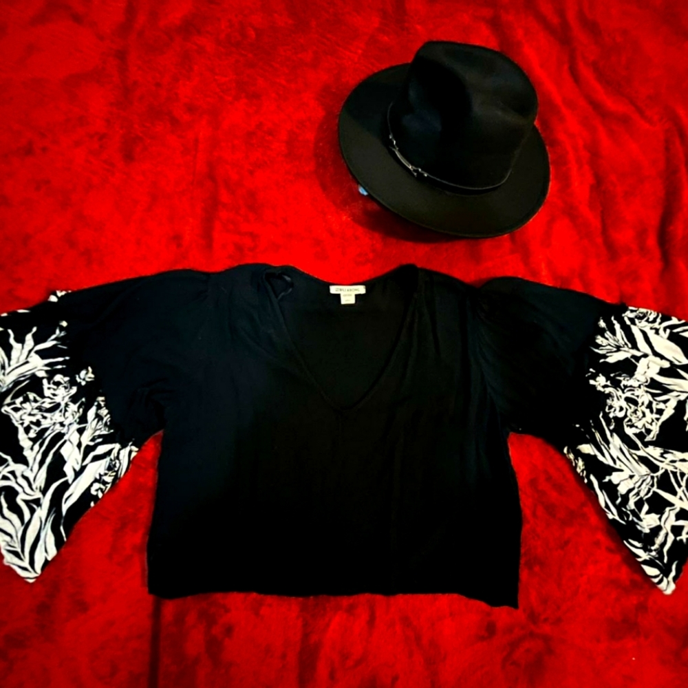Long sleeve black and white blouse